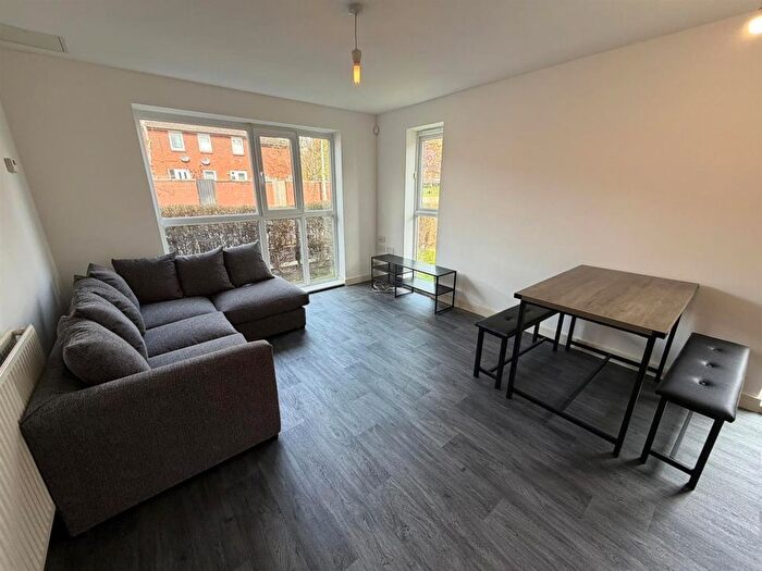 2 Bedroom Flat To Rent In Duke Street, Salford, Manchester, M7