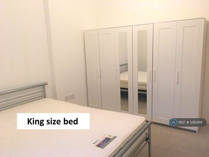 2 Bedroom Flat To Rent In Aqua Vista Square, London, E3