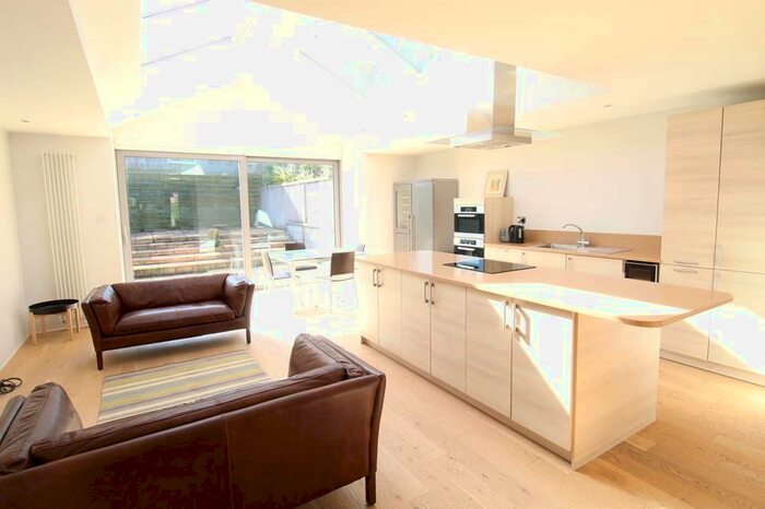 3 Bedroom Terraced House To Rent In Rubislaw Den South, Aberdeen, AB15