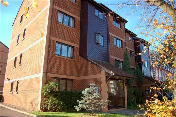 2 Bedroom Flat To Rent In Southey Road, London, SW19