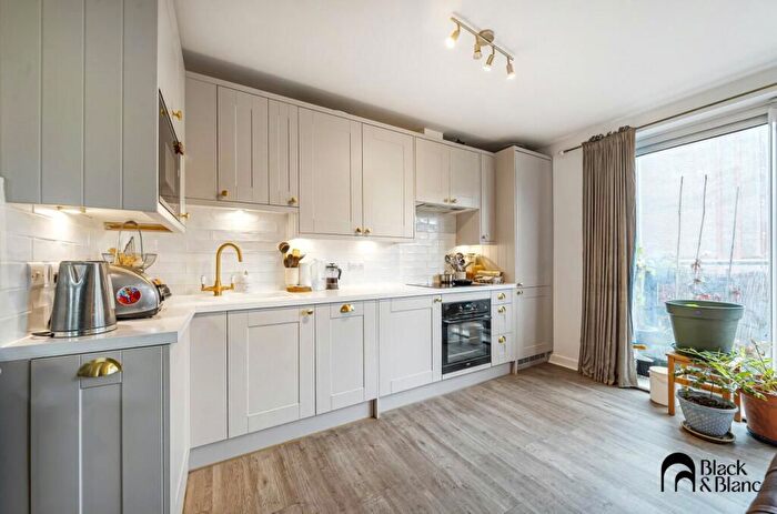 2 Bedroom Flat For Sale In Addiscombe Grove, Croydon, CR0