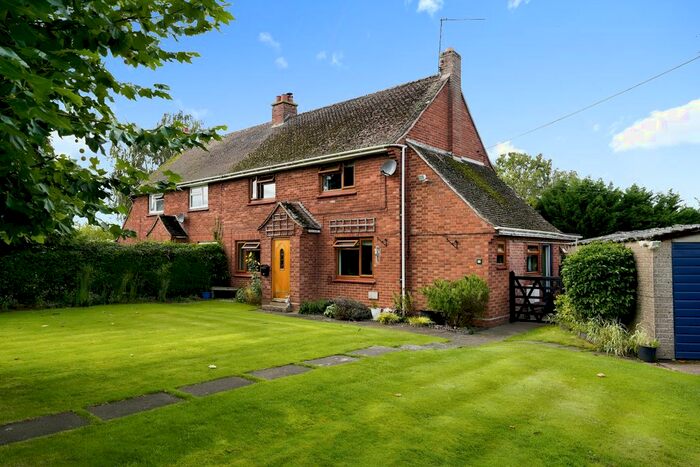 3 Bedroom Semi-Detached House For Sale In The Close, Wyre Piddle, Pershore, Worcestershire, WR10