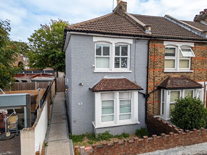 2 Bedroom End Terrace House For Sale In Cecil Road, Gravesend, Kent, DA11