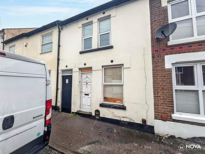 3 Bedroom Terraced House For Sale In Princess Street, Luton, LU1