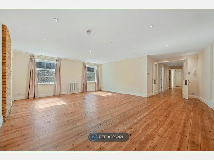 3 Bedroom Flat To Rent In Spencer Mews, London N13