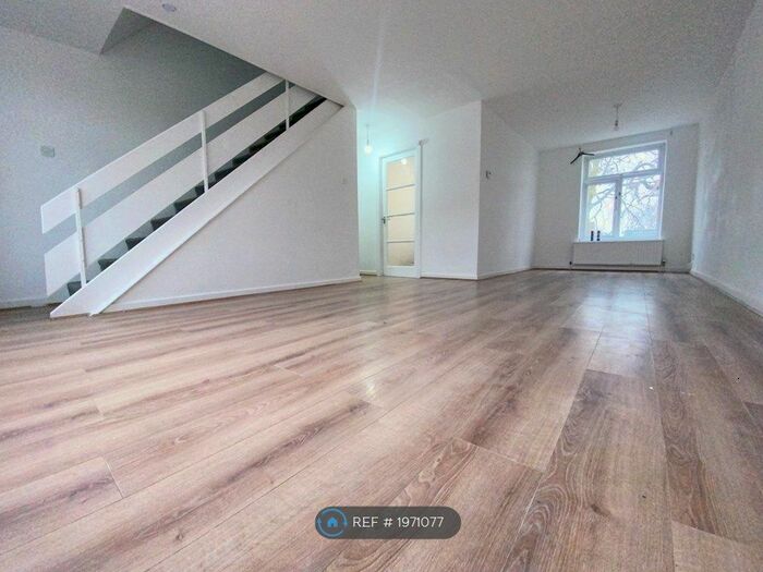 4 Bedroom Terraced House To Rent In Green Gables Close, Heald Green, Cheadle, SK8