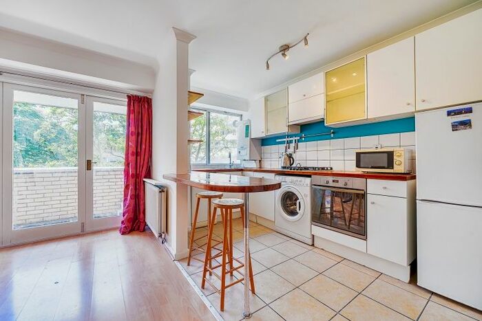 2 Bedroom Flat To Rent In Porchester Square, London, W2