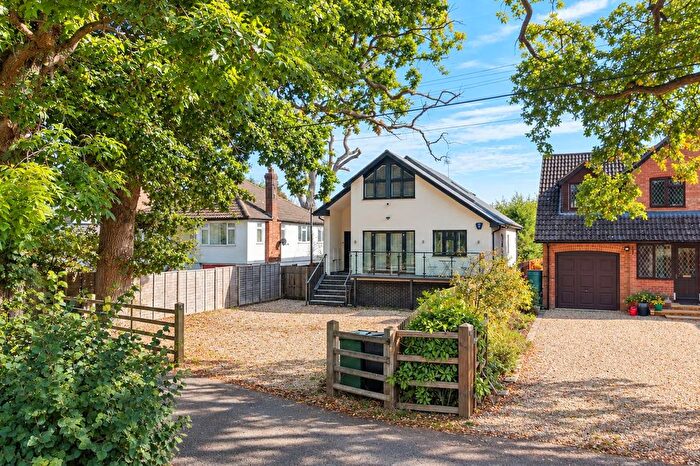3 Bedroom Detached House For Sale In Mapledurham Drive, Purley On Thames, RG8