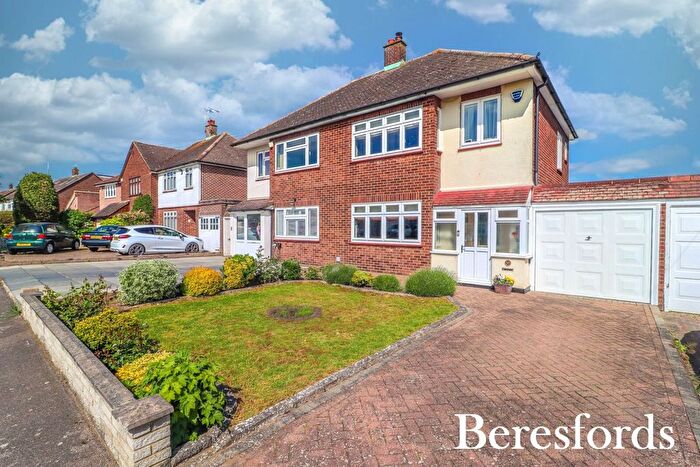 Bedroom Semi-Detached House For Sale In Clavering Gardens