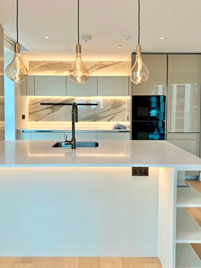 2 Bedroom Flat To Rent In Cascade Way, London, W12