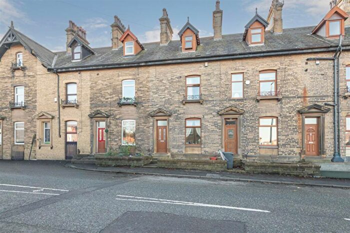 4 Bedroom Terraced House For Sale In Huddersfield Road, Elland, HX5