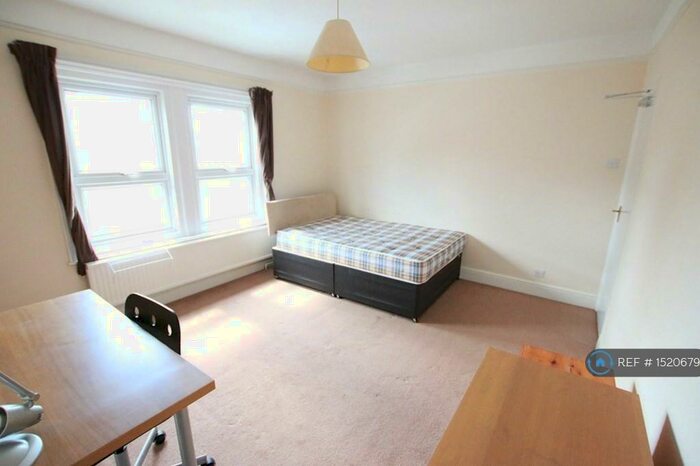 4 Bedroom Terraced House To Rent In St. Peters Road, Reading, RG6