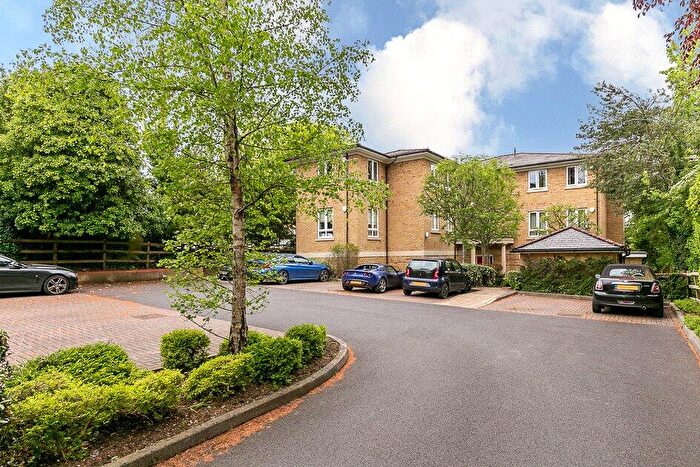 2 Bedroom Apartment For Sale In Tupwood Lane, Caterham, Surrey, CR3
