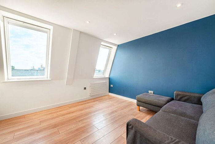 1 Bedroom Flat To Rent In London Road, Twickenham, TW1