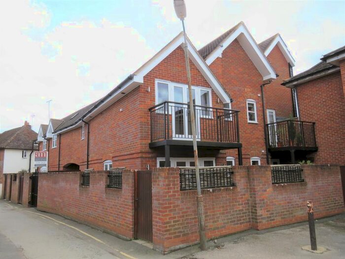 2 Bedroom Flat To Rent In Crown Lane, Marlow SL7