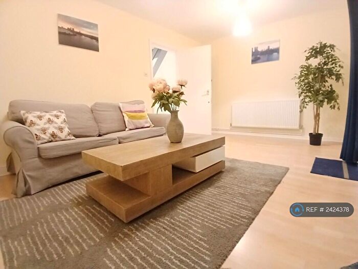 2 Bedroom Maisonette To Rent In Corporation Street, London, N7