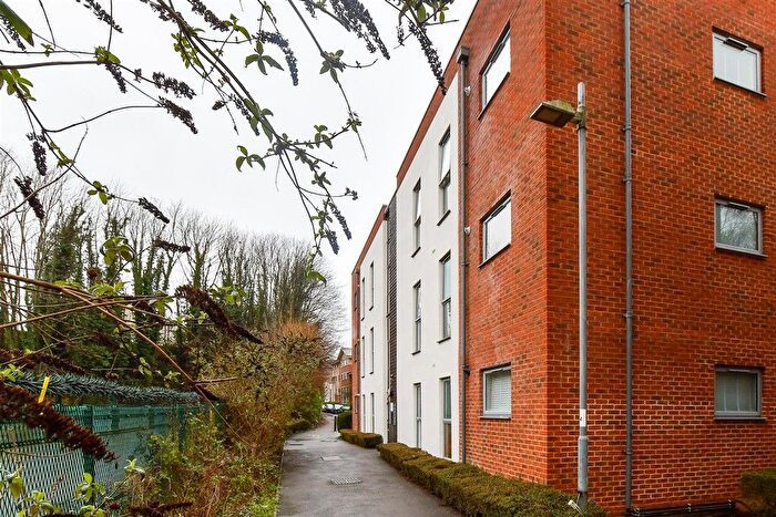 2 Bedroom Flat For Sale In Medway Road, Tunbridge Wells, Kent, TN1