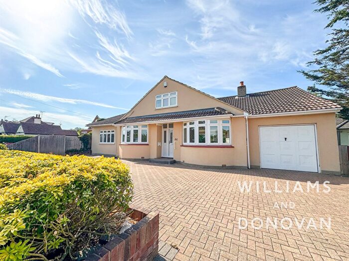 3 Bedroom Detached House For Sale In Lower Road, Hullbridge, SS5