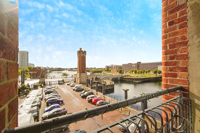 2 Bedroom Apartment To Rent In South Quay, L3
