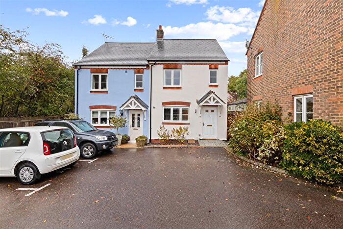 2 Bedroom Semi-detached House To Rent In Collingwood Way, Petersfield, GU31