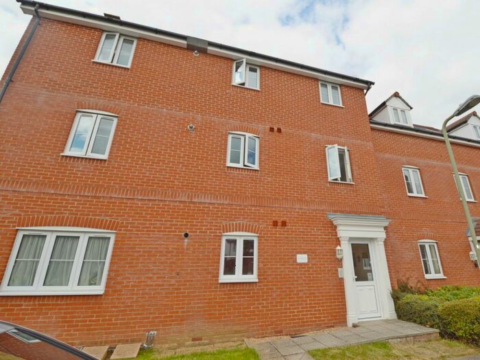 2 Bedroom Flat To Rent In Collingwood Way, Petersfield, GU31