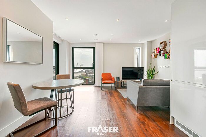 1 Bedroom Flat For Sale In Avalon Point - Ochard Wharf, Tower Hamlets, E14