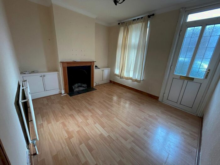 2 Bedroom Terraced House To Rent In York Road, Gravesend DA11