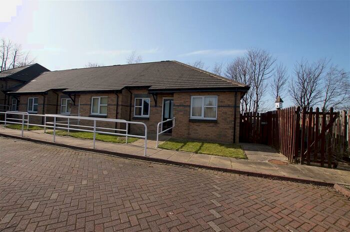 2 Bedroom Bungalow To Rent In Farm Hill Court, Bradford, BD10