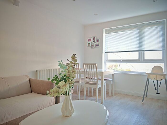 1 Bedroom Flat To Rent In Church Road, Addlestone, KT15