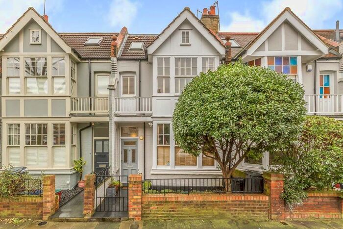 4 Bedroom Property To Rent In Brackley Road, London, W4