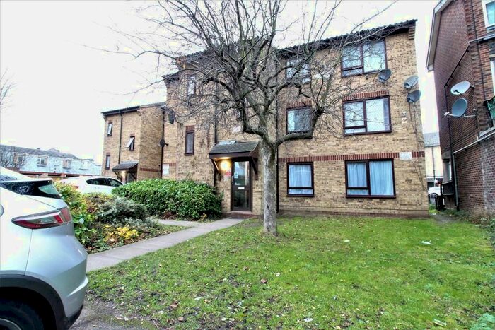 1 Bedroom Flat To Rent In Eastfield Road, Enfield, London, UK EN3