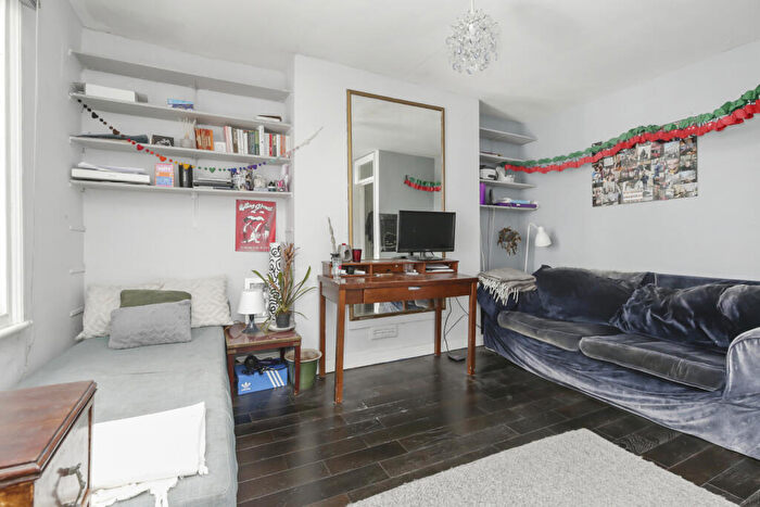 2 Bedroom Apartment To Rent In Camden Park Road, London, NW1