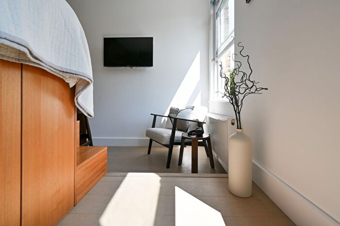 Studio To Rent In Dennington Park Road, London, NW6