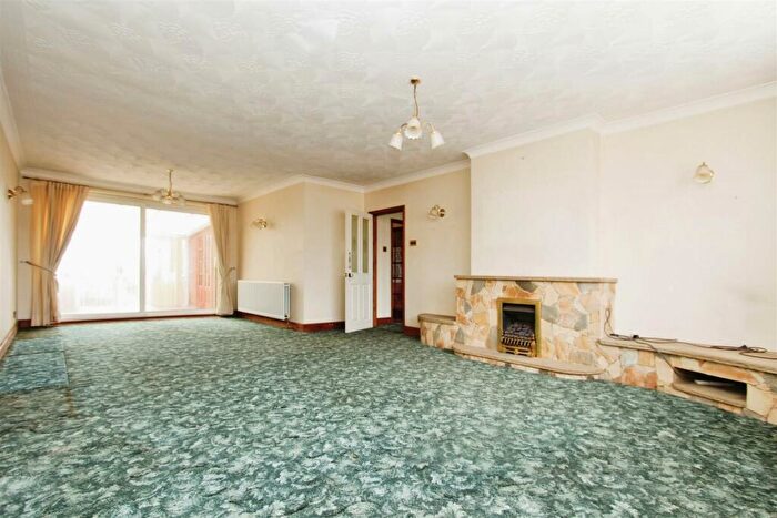3 Bedroom Bungalow For Sale In Keycol Hill, Bobbing, Sittingbourne, ME9