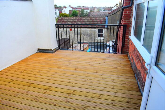 2 Bedroom Apartment To Rent In Albert Road, Southsea, Portsmouth, PO5