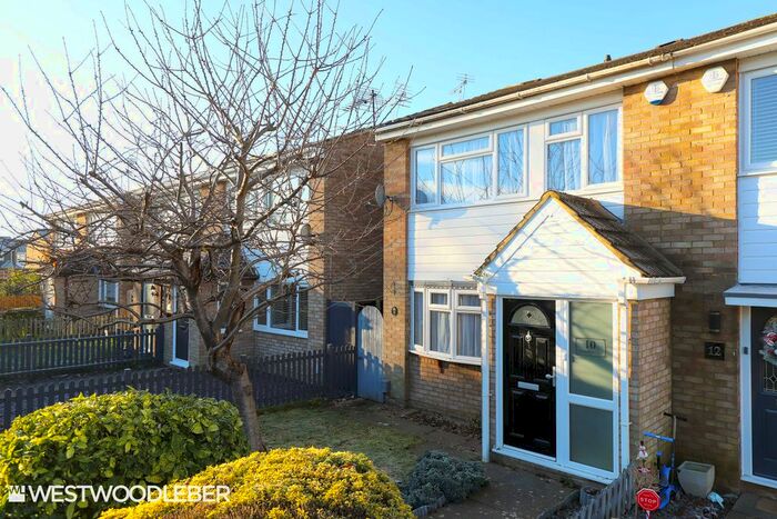 3 Bedroom Semi-Detached House To Rent In Champions Way, Hoddesdon, EN11