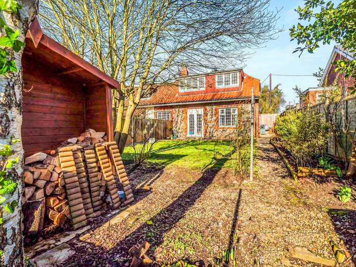 3 Bedroom Semi-Detached House For Sale In The Street, Billingford, Dereham, NR20