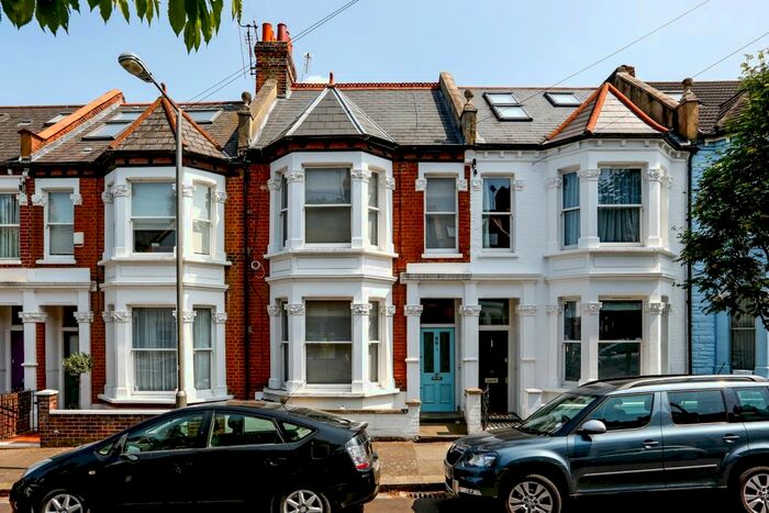 3 Bedroom Flat To Rent In Glendarvon Street, London, SW15