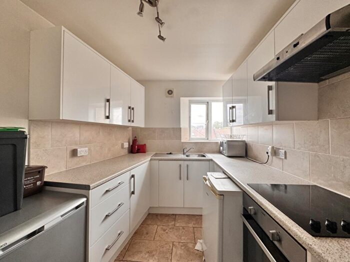 3 Bedroom Flat To Rent In - Fairfield Gardens London, N8