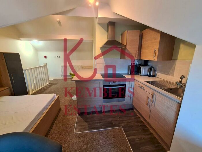 1 Bedroom Flat To Rent In Flat, Highfield Road, DN1