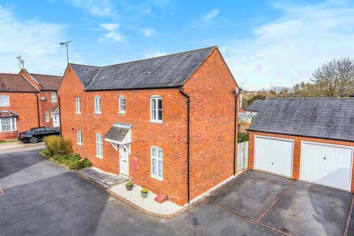 3 Bedroom Semi-Detached House To Rent In Lord Grandison Way, Banbury, OX16