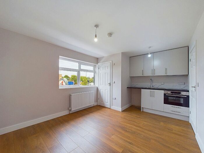Studio To Rent In A Sherwood Park Avenue, Sidcup, Kent, DA15
