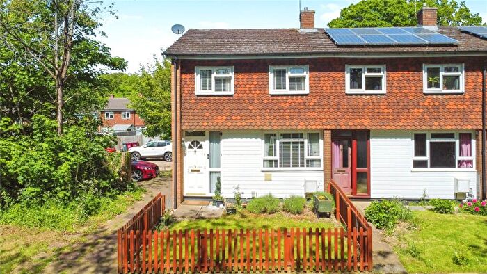 3 Bedroom End Of Terrace House For Sale In Eliot Close, Emmer Green, Reading, Berkshire, RG4