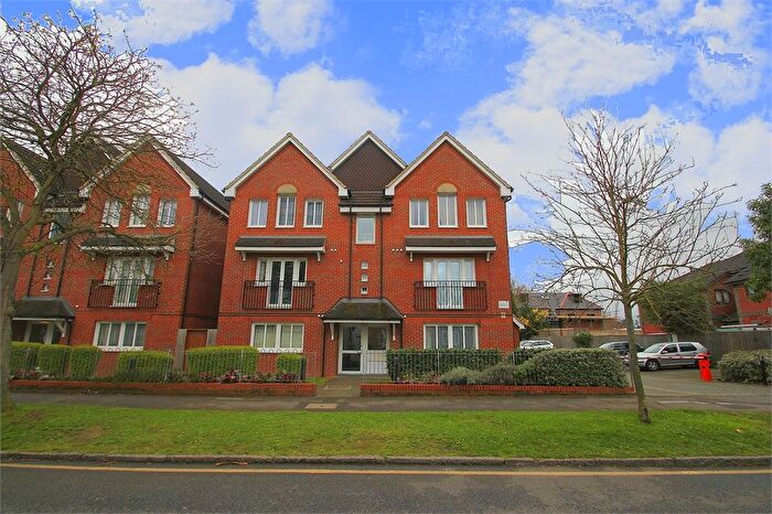 2 Bedroom Flat To Rent In Merton Road, Slough, SL1