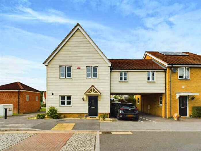 4 Bedroom Detached House To Rent In Whitworth Avenue, RM3