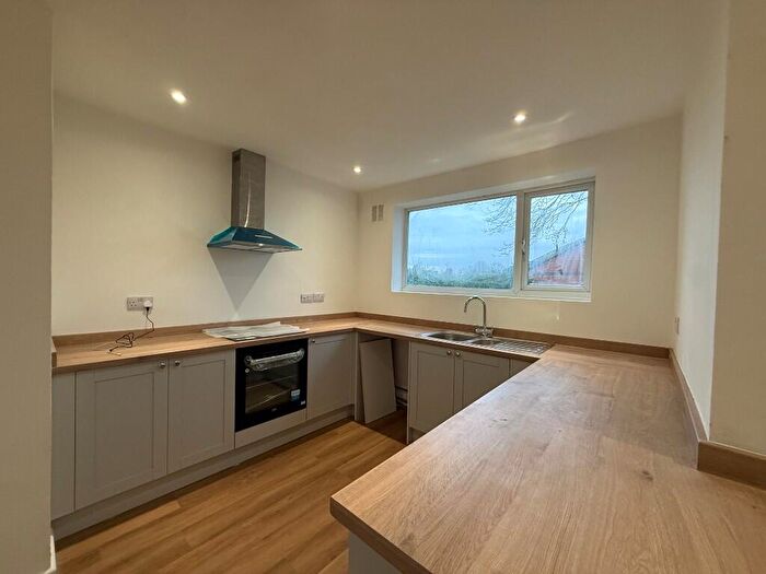 2 Bedroom Flat To Rent In Cowdray Close, Leamington Spa, Warwickshire, CV31