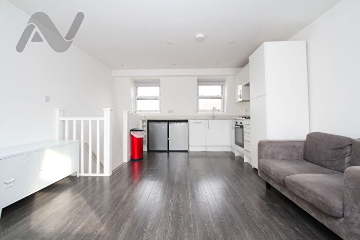 2 Bedroom Flat To Rent In Hornsey Road, London, N19