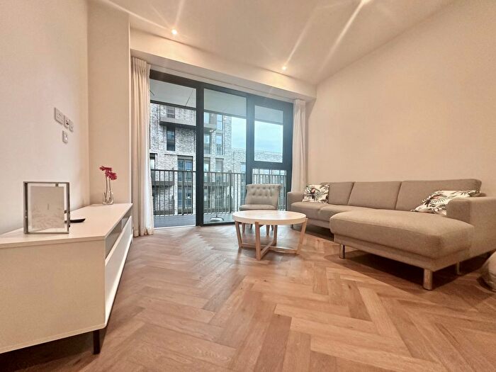 2 Bedroom Flat To Rent In Gauging Square, London, E1W