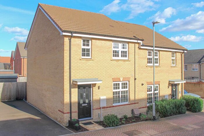 3 Bedroom Semi Detached House For Sale In Lister Corner, Leighton Buzzard, LU7