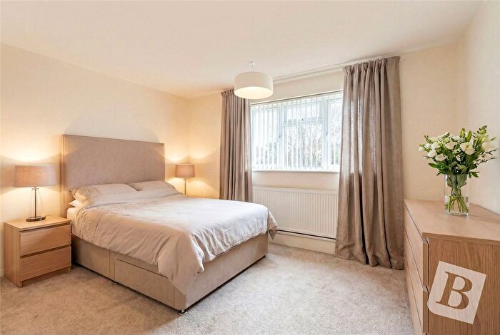 2 Bedroom Flat For Sale In Victor Walk, Hornchurch, RM12